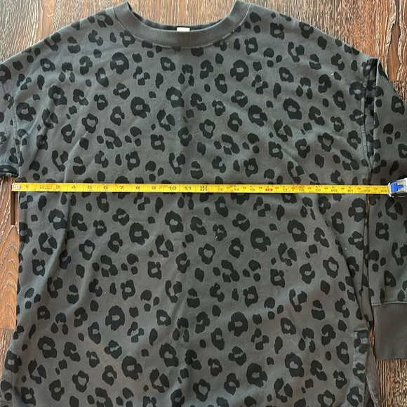 EUC Cheetah print sweatshirt.  Size M - Picture 2 of 4